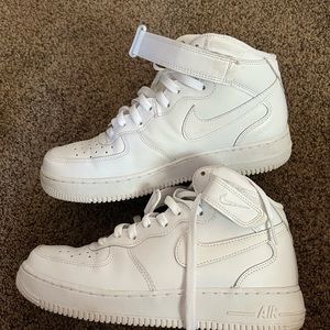 barely worn mens nike mid top air force 8.5